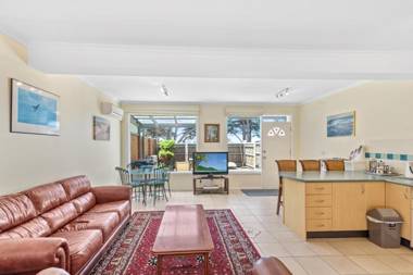 Black Dolphin Waterfront Apartment