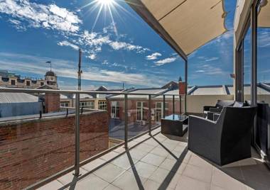 New Haus by Hougoumont Hotel former Bannister 22