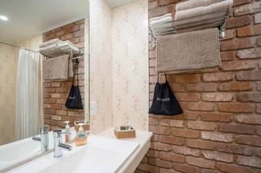 Farnham Court Motel and Restaurant