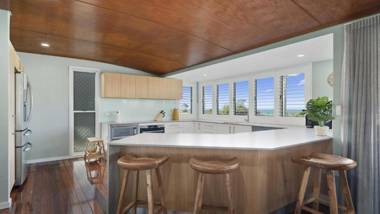 Woorim Beach House with Water Views