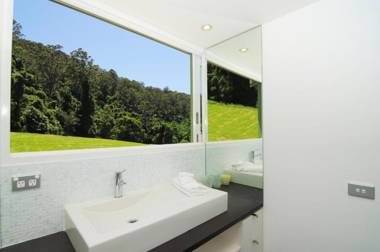 Yeola - Lush location with river access!