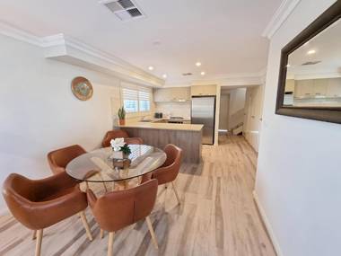 Newcastle Short Stay Accommodation - Adamstown Townhouses