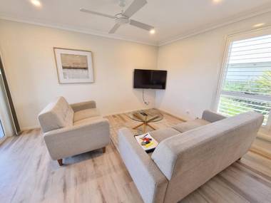 Newcastle Short Stay Accommodation - Adamstown Townhouses