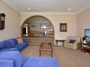 The House on the Lake @ Fishing Point Lake Macquarie - honestly put the line in and catch fish