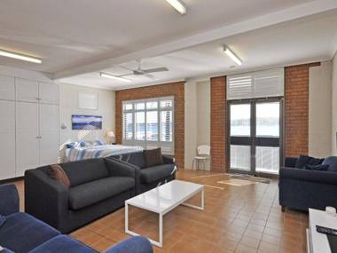 The Studio on the Lake @ Fishing Point Lake Macquarie - honestly put the line in and catch fish