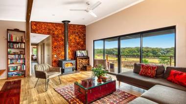 Tea Tree Hollow - 50 percent off third night on weekend