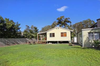 24 Sundew Street Mudjimba - 500 Bond - Pet Friendly Linen Supplied WIFI Air Cond.