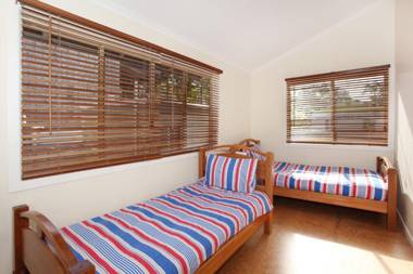 24 Sundew Street Mudjimba - 500 Bond - Pet Friendly Linen Supplied WIFI Air Cond.