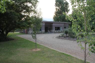 Buffalo Motel and Country Retreat