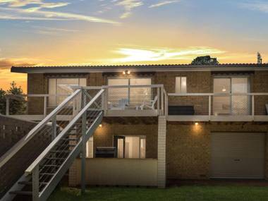 Broadbeach Retreat - 32 Broadbeach Drive