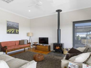 'YELLOW Door' on Stacey - 17 Stacey Drive