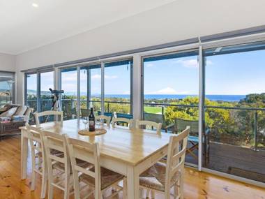 'YELLOW Door' on Stacey - 17 Stacey Drive