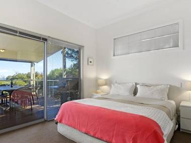 'YELLOW Door' on Stacey - 17 Stacey Drive