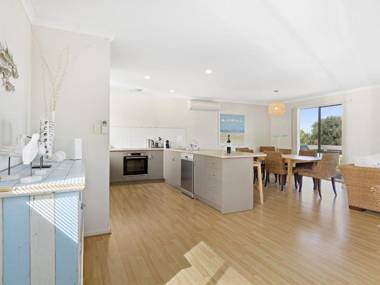 Carry Getaway - 9 Dorset Court