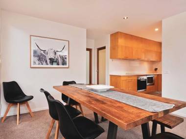 Snow Stream 3 Bedroom and loft with gas fire garage parking and balcony