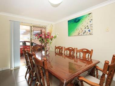 Kingfisher - Pet-Friendly - 10 Mins to Hyams Beach