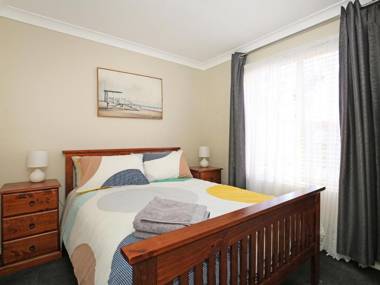 Kingfisher - Pet-Friendly - 10 Mins to Hyams Beach
