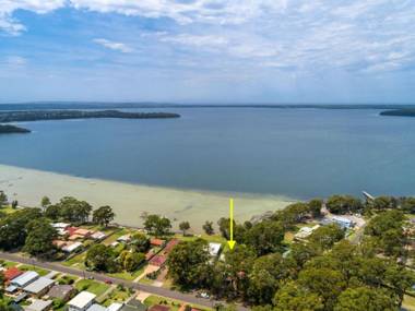 Four Loralyn on the water St Georges Basin 4pm Check Out Sundays