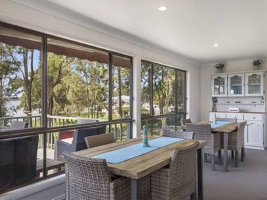 Four Loralyn on the water St Georges Basin 4pm Check Out Sundays