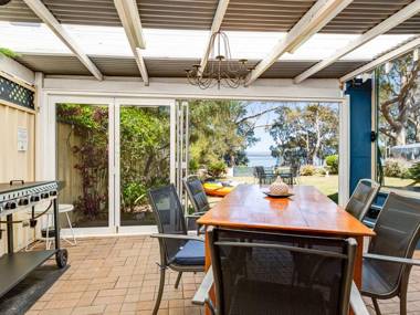 SORRENTO LAKESIDE Sanctuary Point 4pm check out Sundays