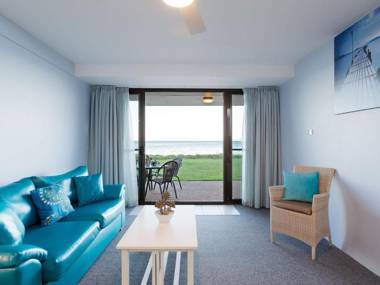 4 'Harbourside' 3-7 Soldiers Point Road - ground floor on the waterfront