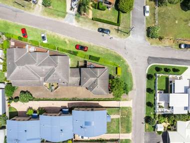 Sunset Place' 1/29 Sunset Boulevard- gorgeous townhouse so close to the water