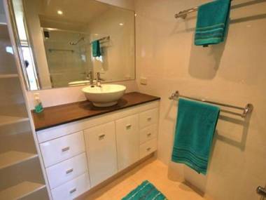 5 'Harbourside' 3-7 Soldiers Point Road - ground floor waterfront unit