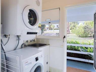 Castaways' 36 Cromarty Road - Beachfront house