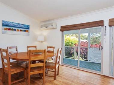 Castaways' 36 Cromarty Road - Beachfront house