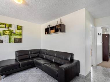 Sunset Court Unit 1/3 Resthaven Avenue