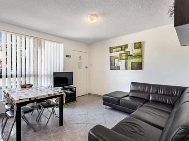 Sunset Court Unit 1/3 Resthaven Avenue