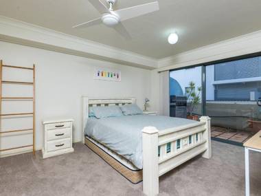 3 'Peninsula Waters' 2-4 Soldiers Point Rd - Beautiful Air Conditioned Unit with Pool Lift & WIFI
