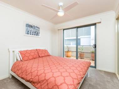 3 'Peninsula Waters' 2-4 Soldiers Point Rd - Beautiful Air Conditioned Unit with Pool Lift & WIFI