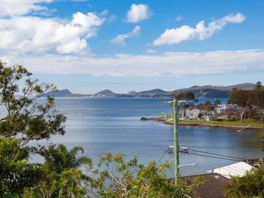 Iluka 46 Soldiers Point Rd - Stunning Air Conditioned house with WIFI & Water Views