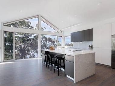 Iluka 46 Soldiers Point Rd - Stunning Air Conditioned house with WIFI & Water Views