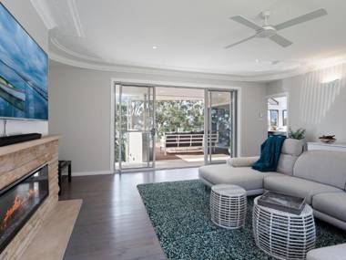 Iluka 46 Soldiers Point Rd - Stunning Air Conditioned house with WIFI & Water Views