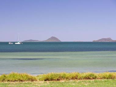 Pelican Sands 2 fantastic waterfront unit with pool and air conditioning