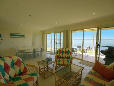 Blue Water at Mannering Park