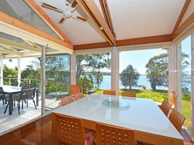 Morisset Bay Waterfront Views Lake House looking over Trinity Marina