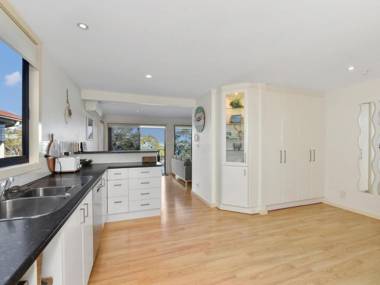 Wangi Beach Rd with views