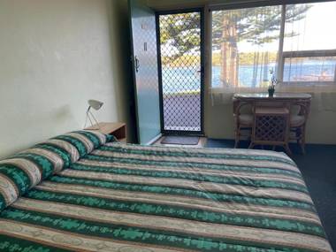 Black Swan Waterfront Motel