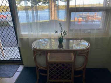 Black Swan Waterfront Motel