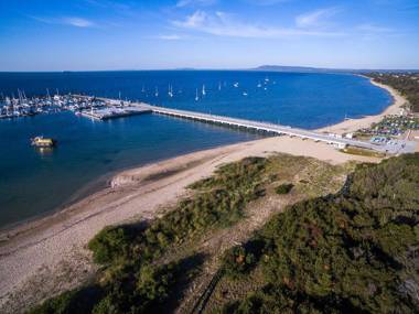 Front Beach Shack - renovated house in a quiet location