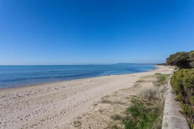 Front Beach Shack - renovated house in a quiet location