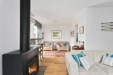 Front Beach Shack - renovated house in a quiet location