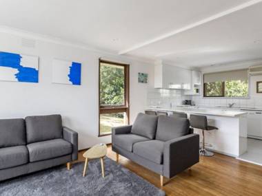 Neat And Sweet Blairgowrie Retreat