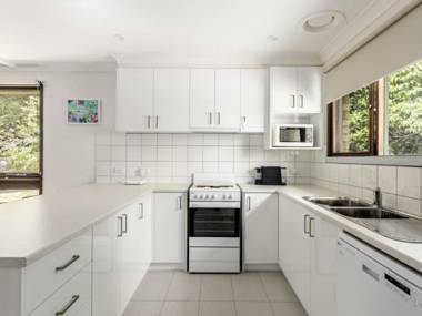 Neat And Sweet Blairgowrie Retreat