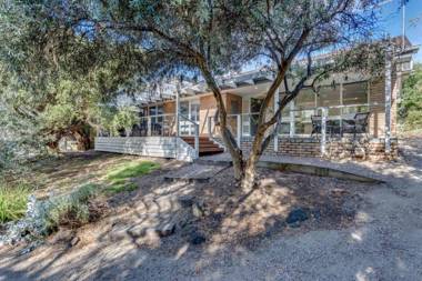 Serenity on Tarakan - quiet location near bay