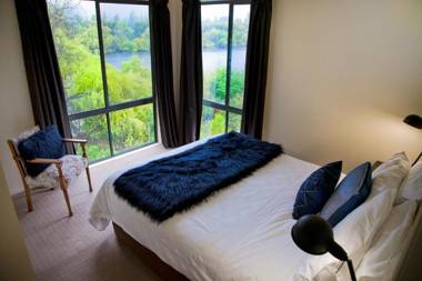 The Shingles Riverside Cottages