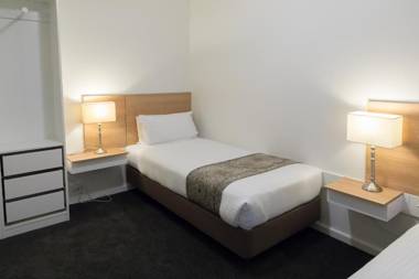 Bay 10 - Suites and Apartments